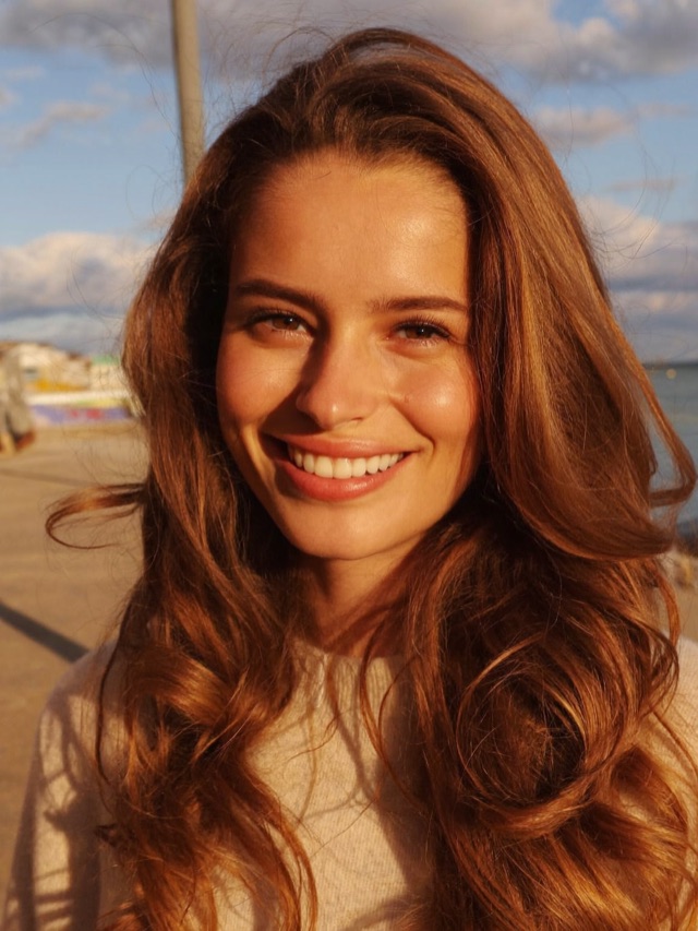 Elena, 27